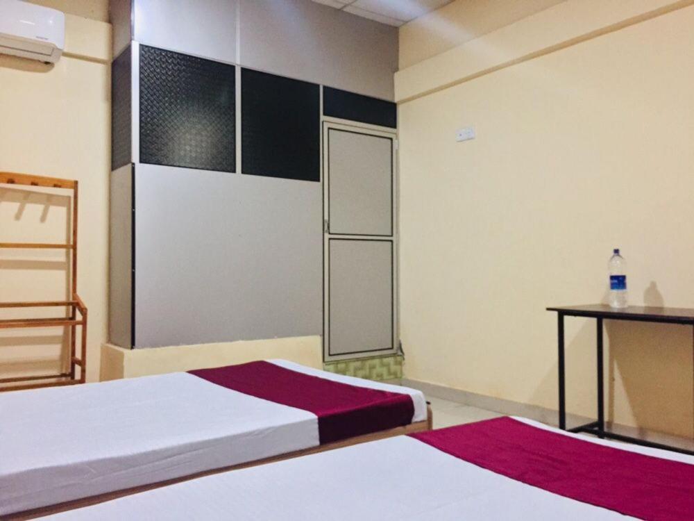 Hb Budget Rest Hotell Jaffna Exteriör bild