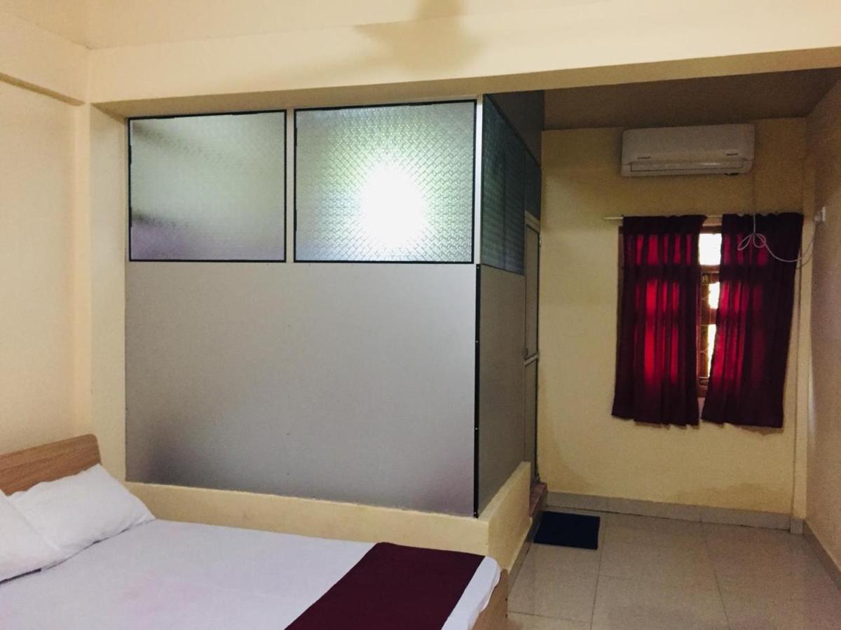 Hb Budget Rest Hotell Jaffna Exteriör bild
