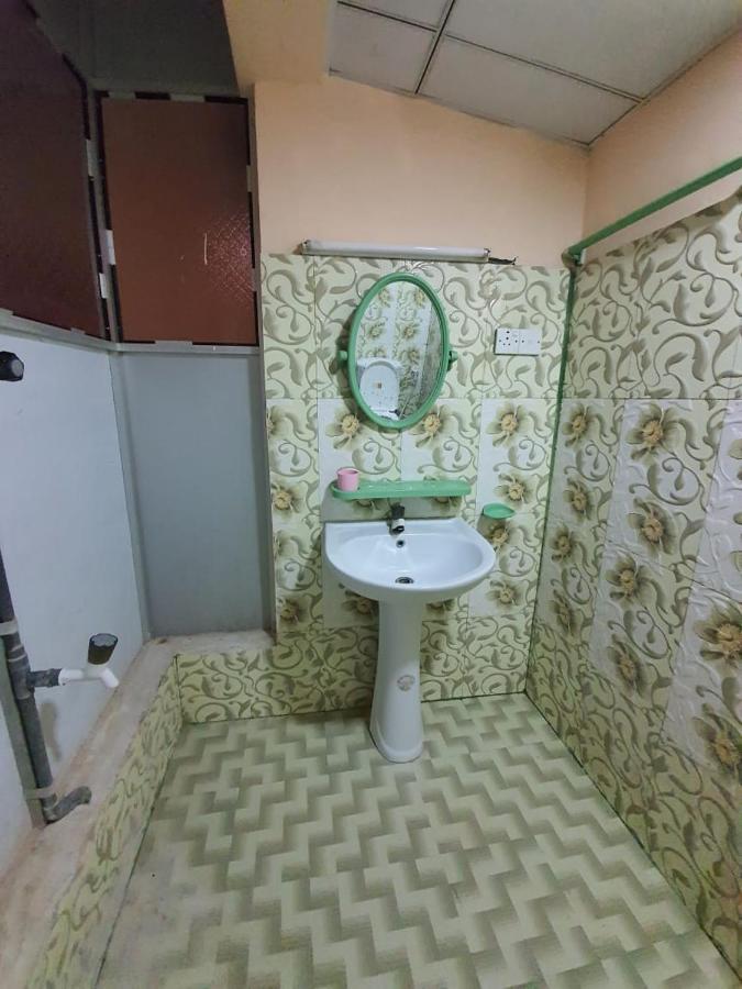 Hb Budget Rest Hotell Jaffna Exteriör bild