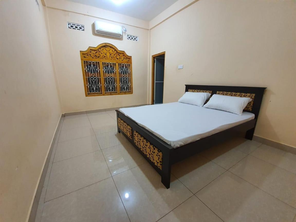 Hb Budget Rest Hotell Jaffna Exteriör bild