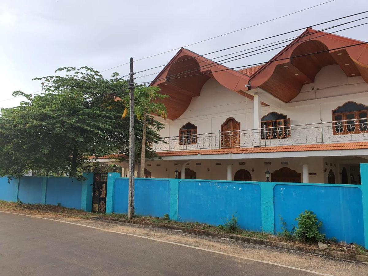 Hb Budget Rest Hotell Jaffna Exteriör bild